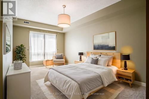 801 - 3000 Creekside Drive, Hamilton, ON - Indoor Photo Showing Bedroom