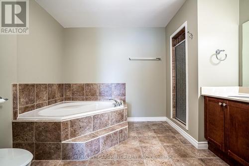 801 - 3000 Creekside Drive, Hamilton, ON - Indoor Photo Showing Bathroom