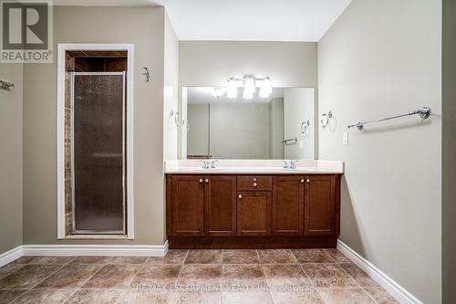 801 - 3000 Creekside Drive, Hamilton, ON - Indoor Photo Showing Bathroom