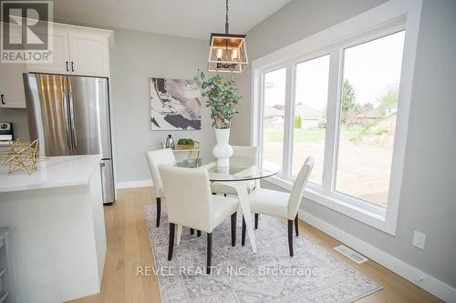 7A Yeager Avenue, Norfolk, ON - Indoor Photo Showing Dining Room