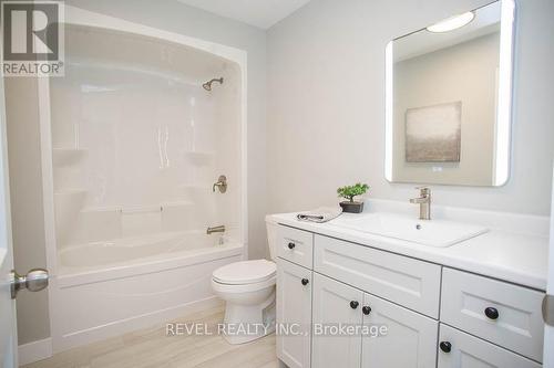 7A Yeager Avenue, Norfolk, ON - Indoor Photo Showing Bathroom