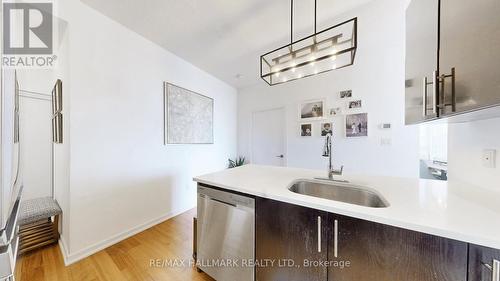 1402 - 70 Forest Manor Road, Toronto, ON - Indoor Photo Showing Kitchen