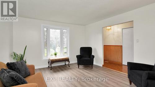 167 Railway Avenue, Middlesex Centre (Komoka), ON - Indoor Photo Showing Living Room