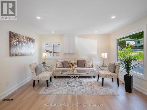 256 Parkwood Avenue, Georgina (Keswick South), ON - Indoor Photo Showing Living Room