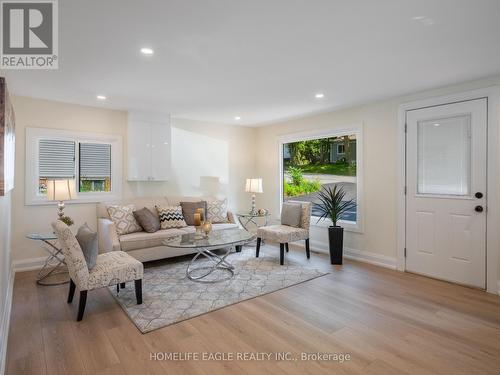 256 Parkwood Avenue, Georgina (Keswick South), ON - Indoor Photo Showing Living Room