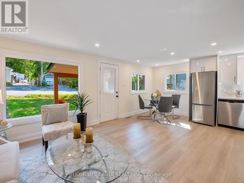 256 Parkwood Avenue, Georgina (Keswick South), ON - Indoor Photo Showing Living Room