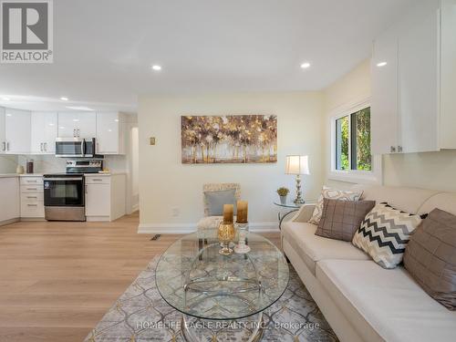 256 Parkwood Avenue, Georgina (Keswick South), ON - Indoor Photo Showing Living Room