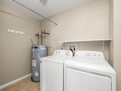 302-129 Back Rd, Courtenay, BC - Indoor Photo Showing Laundry Room