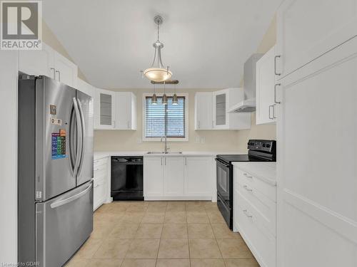 21 Munroe Crescent, Guelph, ON - Indoor Photo Showing Kitchen With Double Sink