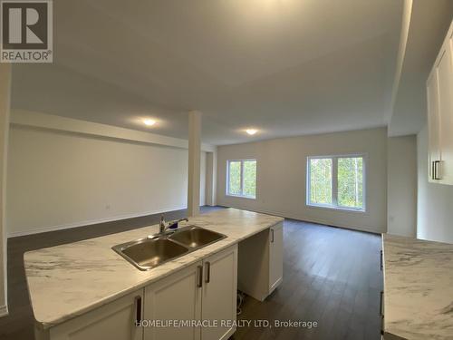 148 Winters Way, Shelburne, ON - Indoor Photo Showing Kitchen With Double Sink