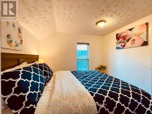 4740 Zimmerman Avenue, Niagara Falls, ON - Indoor Photo Showing Bedroom