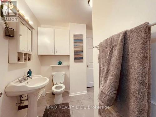 4740 Zimmerman Avenue, Niagara Falls, ON - Indoor Photo Showing Bathroom