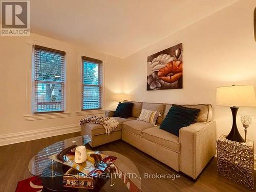 4740 Zimmerman Avenue, Niagara Falls, ON - Indoor Photo Showing Living Room