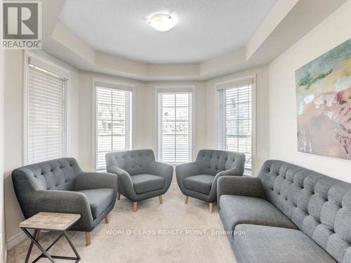 547 Linden Drive, Cambridge, ON - Indoor Photo Showing Living Room