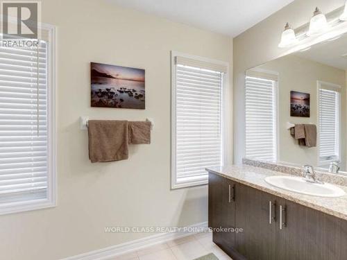 547 Linden Drive, Cambridge, ON - Indoor Photo Showing Bathroom