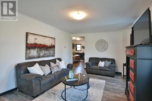 148 Marsh Street, Blue Mountains, ON - Indoor Photo Showing Living Room