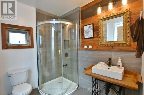 148 Marsh Street, Blue Mountains, ON - Indoor Photo Showing Bathroom