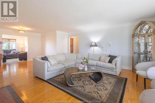 7121 Highway 3, Tecumseh, ON - Indoor Photo Showing Living Room