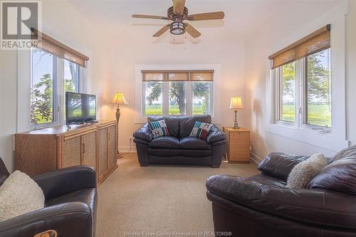 7121 Highway 3, Tecumseh, ON - Indoor Photo Showing Living Room