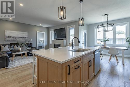 25 Mill Pond Crescent, Thames Centre (Dorchester), ON - Indoor Photo Showing Kitchen