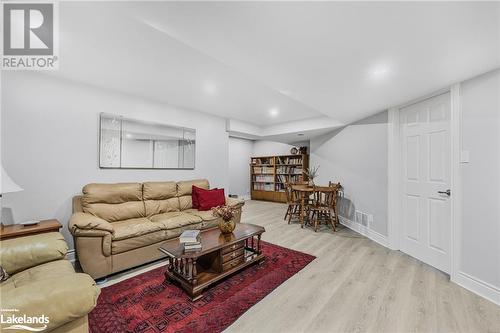 1640 Golf Link Road, Midland, ON - Indoor Photo Showing Living Room