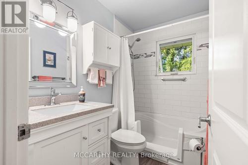 132 Jane Street, Shelburne, ON - Indoor Photo Showing Bathroom