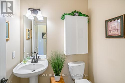 33 Hickory Avenue, Niagara-On-The-Lake, ON - Indoor Photo Showing Bathroom