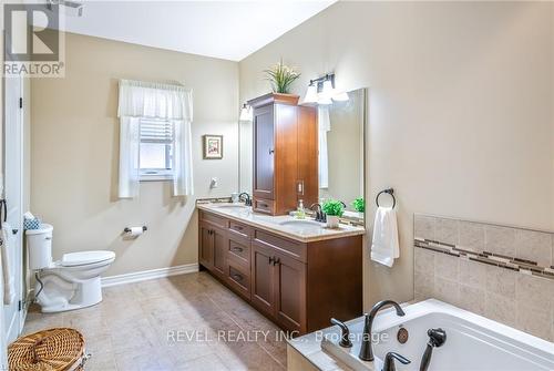 33 Hickory Avenue, Niagara-On-The-Lake, ON - Indoor Photo Showing Bathroom