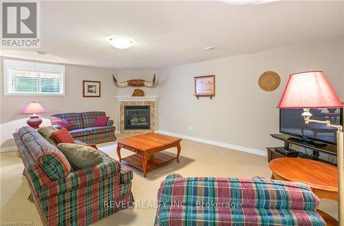 33 Hickory Avenue, Niagara-On-The-Lake, ON - Indoor Photo Showing Living Room With Fireplace