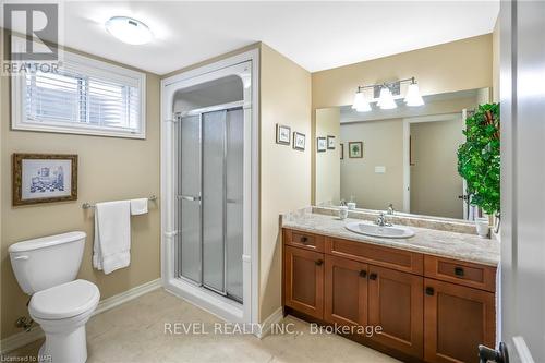 33 Hickory Avenue, Niagara-On-The-Lake, ON - Indoor Photo Showing Bathroom