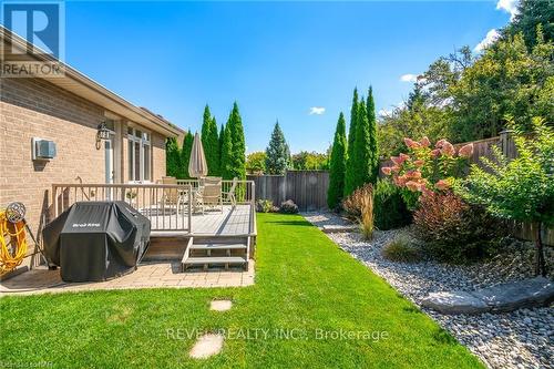 33 Hickory Avenue, Niagara-On-The-Lake, ON - Outdoor