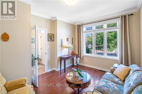 33 Hickory Avenue, Niagara-On-The-Lake, ON - Indoor Photo Showing Living Room