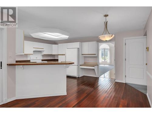 756 Springrose Way, Kelowna, BC - Indoor Photo Showing Kitchen