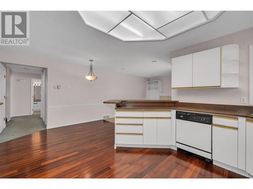 756 Springrose Way, Kelowna, BC - Indoor Photo Showing Kitchen