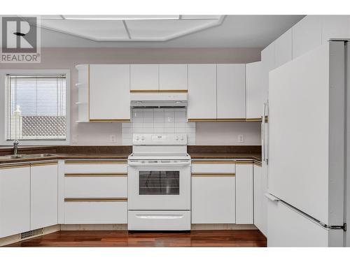 756 Springrose Way, Kelowna, BC - Indoor Photo Showing Kitchen With Double Sink