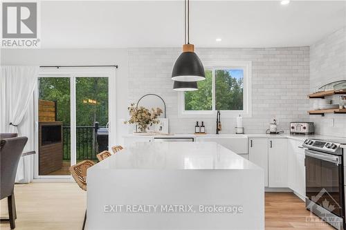 10280 Harvey Road, Merrickville-Wolford, ON - Indoor Photo Showing Kitchen With Upgraded Kitchen