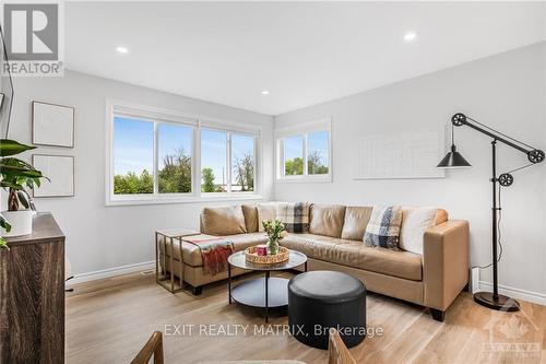 10280 Harvey Road, Merrickville-Wolford, ON - Indoor Photo Showing Living Room