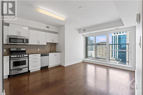 40 Nepean Street Unit#1302, Ottawa, ON - Indoor Photo Showing Kitchen