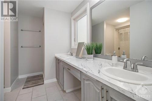 6074 Meadowglen Drive, Ottawa, ON - Indoor Photo Showing Bathroom