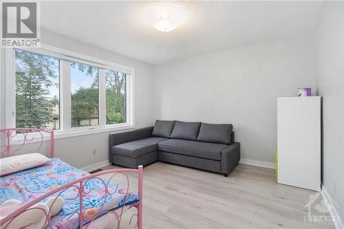 6074 Meadowglen Drive, Ottawa, ON - Indoor Photo Showing Bedroom