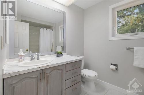 6074 Meadowglen Drive, Ottawa, ON - Indoor Photo Showing Bathroom