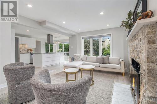 6074 Meadowglen Drive, Ottawa, ON - Indoor Photo Showing Living Room