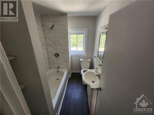 2870 Colonial Road, Ottawa, ON - Indoor Photo Showing Bathroom