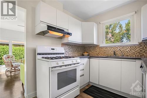 7 Meadowlands Drive, Ottawa, ON - Indoor Photo Showing Kitchen