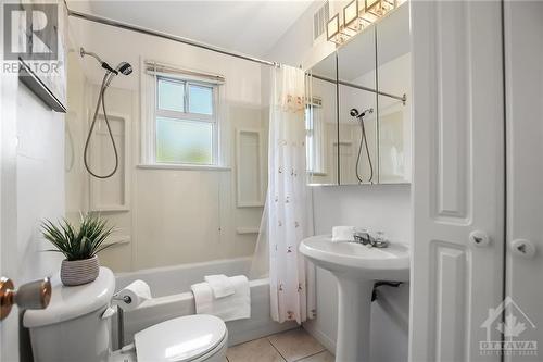 7 Meadowlands Drive, Ottawa, ON - Indoor Photo Showing Bathroom