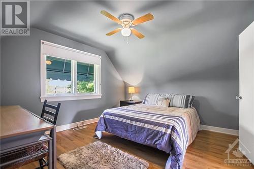 7 Meadowlands Drive, Ottawa, ON - Indoor Photo Showing Bedroom