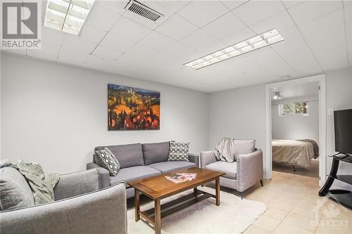 7 Meadowlands Drive, Ottawa, ON - Indoor Photo Showing Living Room