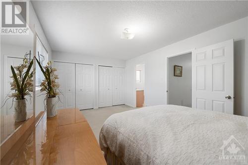 211 Mountshannon Drive, Ottawa, ON - Indoor Photo Showing Bedroom