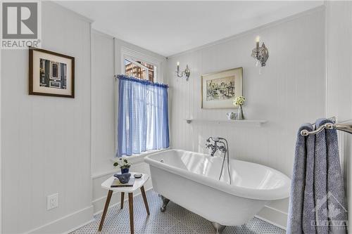 48 Clarey Avenue, Ottawa, ON - Indoor Photo Showing Bathroom