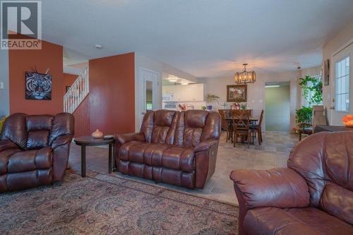 4525 Centre Road, Grand Forks, BC - Indoor Photo Showing Living Room